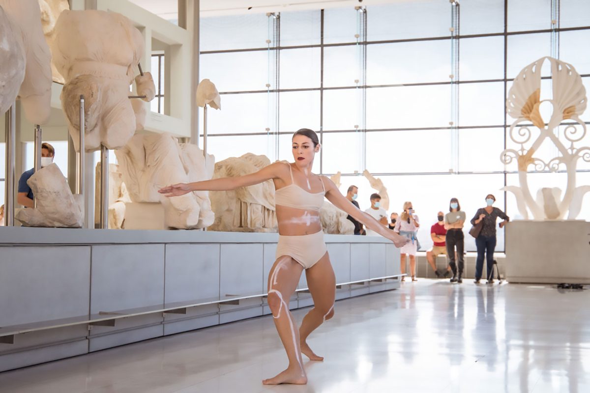 GNO-Ballet---MicroDanze---Active-Motivation---chor.-Elena-Kekkou---dancer-Elena-Kekkou---Athens-Acropolis-Museum-ph.-Valeria-Isaeva-05